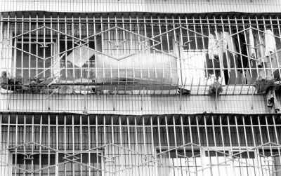 安全與自由的權衡 防護欄為何成為逃生障礙？